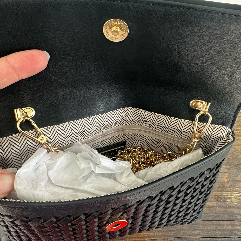 Vegan-leather Clutch or Crossbody. Black woven “leather”. Gold chain strap. - Picture 3 of 4
